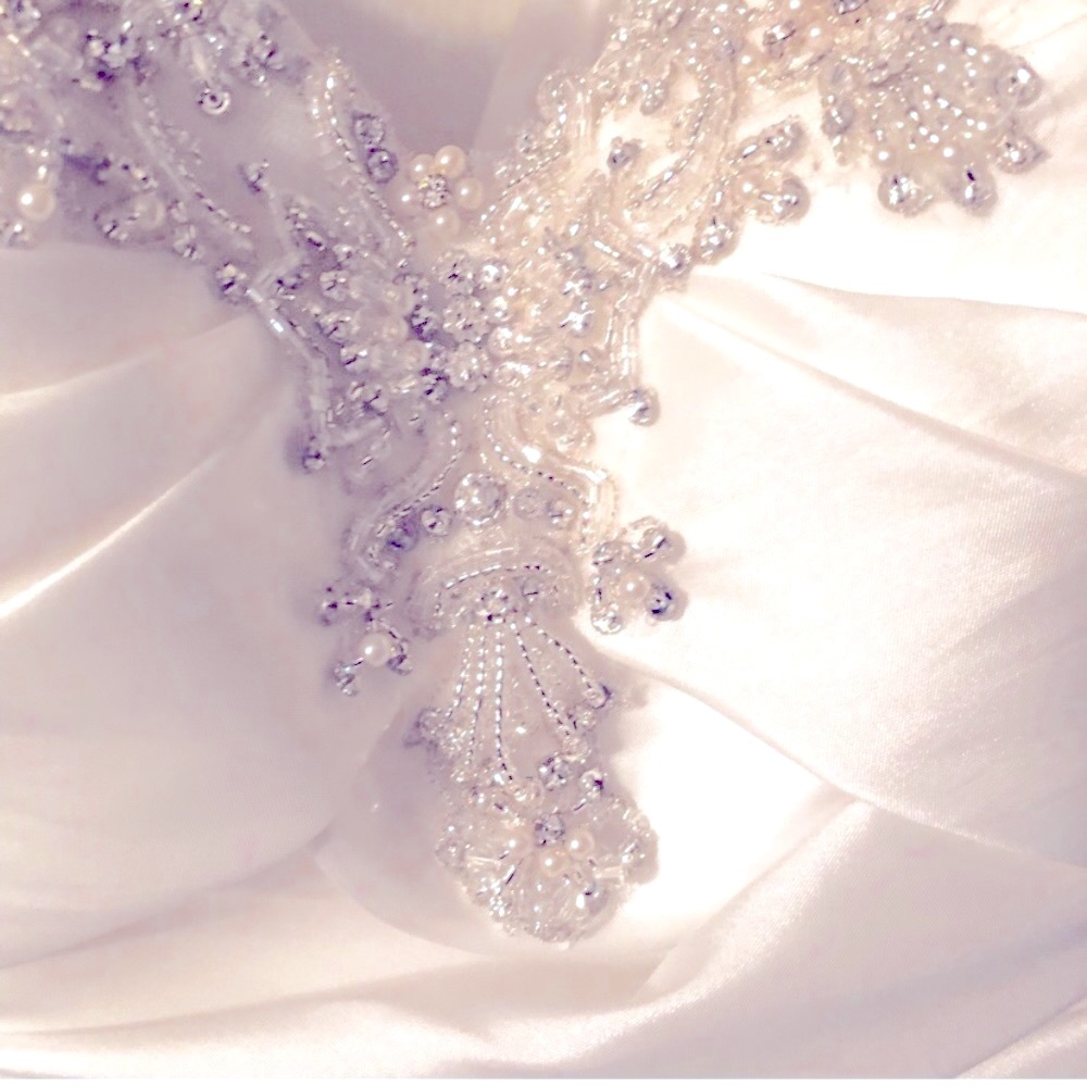 Casablanca The Diamond Collection White Wedding Gown With Train NWT - Picture 5 of 17
